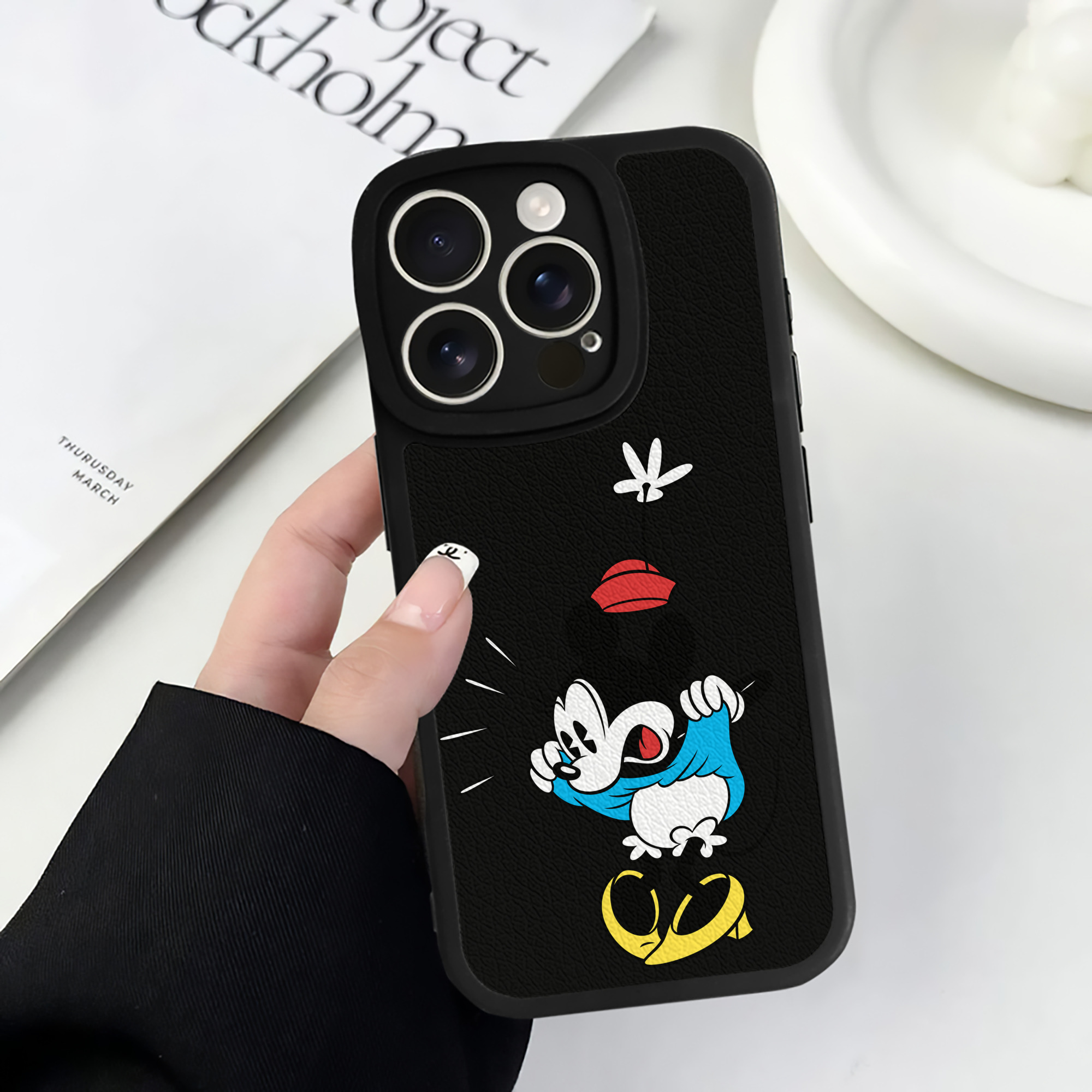 （画像用） ミッキーマウス Mickey Mouse 【iPhone 16シリーズ対応】シリコンスマホケース（レザー調） 材質：シリコン
